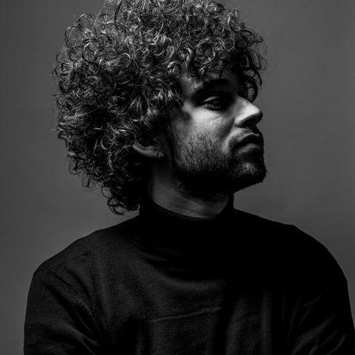 Man with defined natural curly hair showcasing volume and texture for curly hair styling products