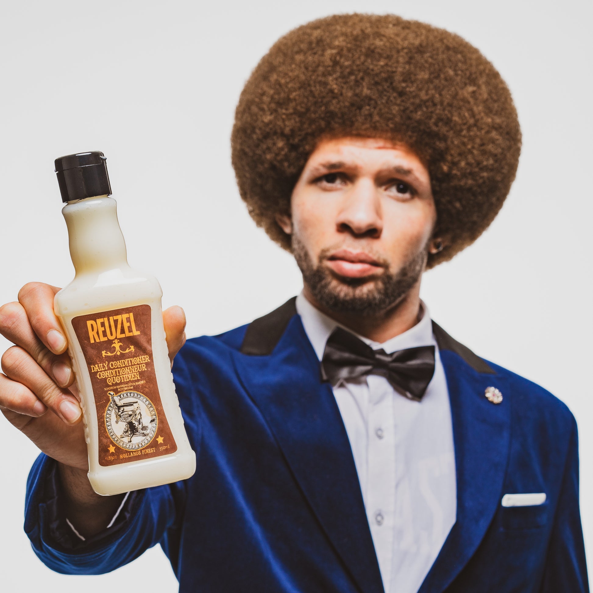 MAN WITH BROWN HAIR STYLED WITH REUZEL Daily Conditioner